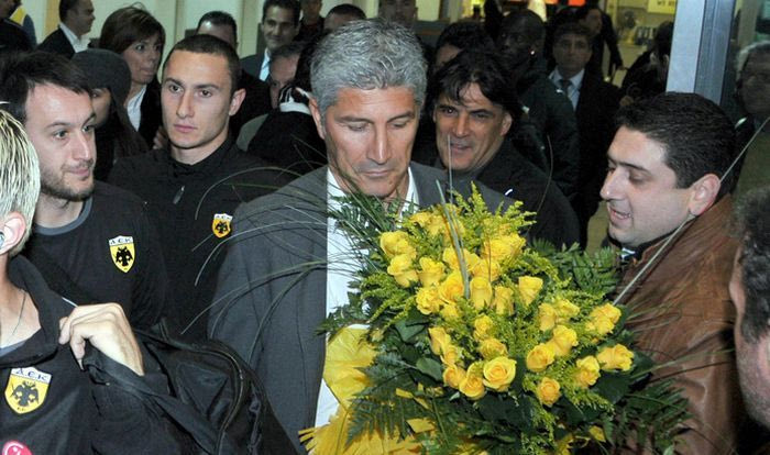 Στην Κρήτη για να δει την ΑΕΚ κόντρα στο γιο του ο Μανωλάς