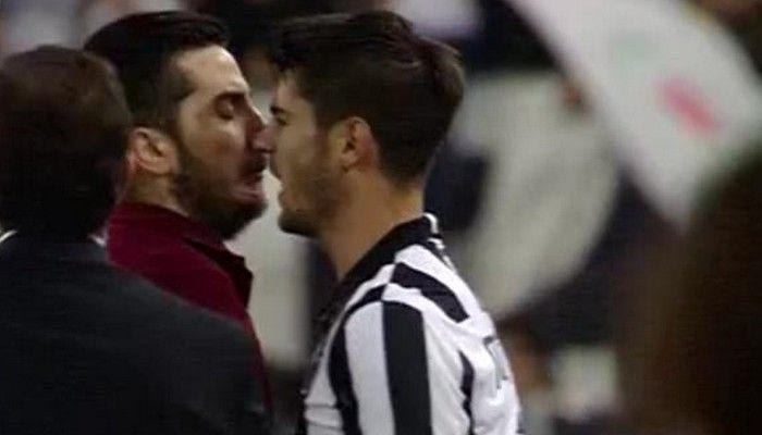 Η κουτουλιά και η αποβολή του Μανωλά (VIDEO)