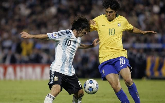 Ο Κακά κυνηγάει τον Μέσι (VIDEO)