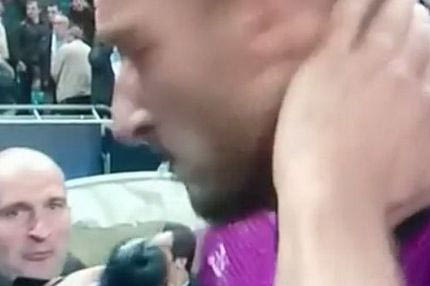 Μπουγέλωσε τον Τότι (VIDEO)