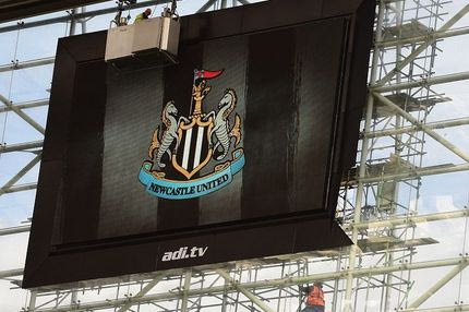 Καθυστέρηση λόγω… οθόνης στο “Σεντ Τζέιμς Παρκ” (VIDEO)