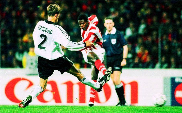 Σαν σήμερα: Ο Οφορίκουε έγινε ο νεότερος σκόρερ στην ιστορία του Champions League (VIDEO)