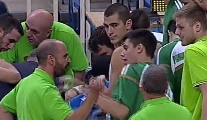 Ξινοί οι πανηγυρισμοί: Τους προσγείωσε με σφαλιάρα (VIDEO)