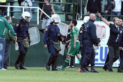 Oπαδοί σε παίκτες: “Μας ξεφτιλίζετε” (PHOTOS)