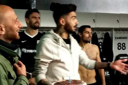 Η τούρτα στον Δημήτρη Παπαδόπουλο (VIDEO)