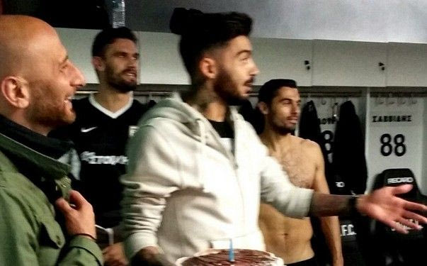 Η τούρτα στον Δημήτρη Παπαδόπουλο (VIDEO)