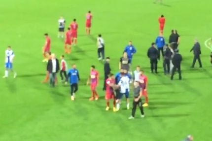 Ένταση μετά από το τέλος στη Νέα Σμύρνη (VIDEO)