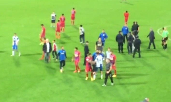 Ένταση μετά από το τέλος στη Νέα Σμύρνη (VIDEO)