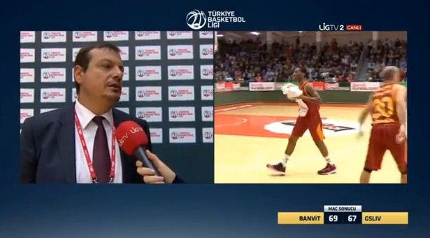 O Nόλαν πετά πετσέτα προς το μέρος του Αταμάν (VIDEO)