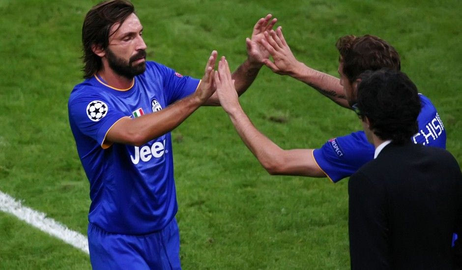 Η αποθέωση του Πίρλο από τον κόσμο του Ολυμπιακού (VIDEO)