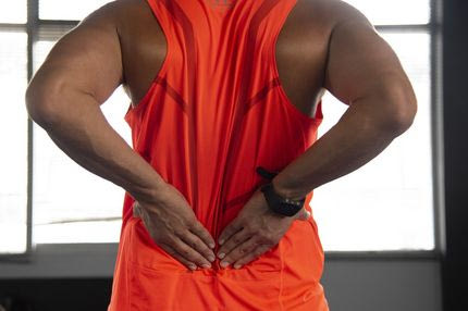 Οι 3 ασκήσεις που χρειάζεσαι για να μην πονάει η μέση σου