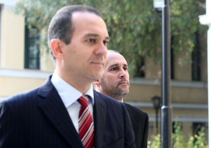 “Θα συνεχίζει να περιφρονεί τους θεσμούς ο έκπτωτος Δ.Γιαννακόπουλος;”