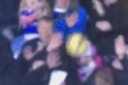 Ο Τουρέ έβαλε στο μάτι ένα κοριτσάκι (VIDEO)