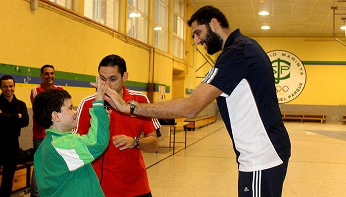O Mπουρούσης σε ρόλο καθηγητή (VIDEO)
