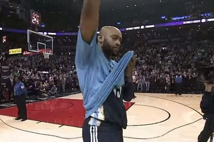 Ο Βινς Κάρτερ λύγισε και έβαλε τα κλάματα (VIDEOS)