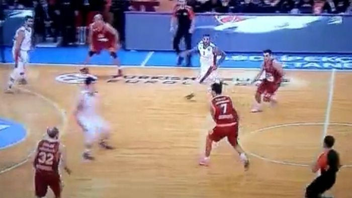 Τρίποντο του Έρτσεγκ από το… υπερπέραν και παράταση (VIDEO)