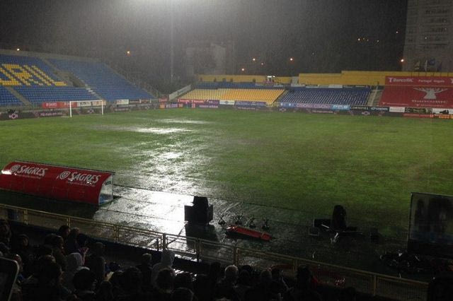Διεκόπη το ματς Εστορίλ-Αϊντχόφεν (VIDEO)