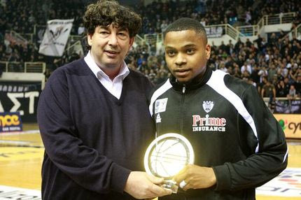 “Περιμένει τα οικονομικά στοιχεία ο Σαββίδης”