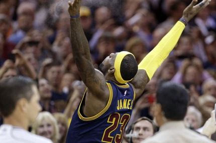 Ο Τζέιμς κάνει τον προπονητή, ο Μπλατ πού είναι; (VIDEO)