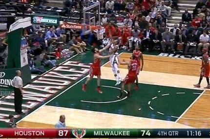 Το poster του Αντετοκούνμπο στον Παπανικολάου (VIDEO)