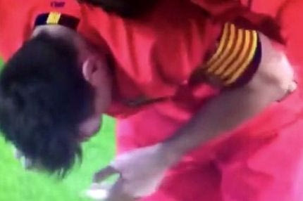 Έριξαν αντικείμενο στον Μέσι (VIDEOS)