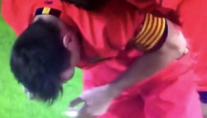 Έριξαν αντικείμενο στον Μέσι (VIDEOS)