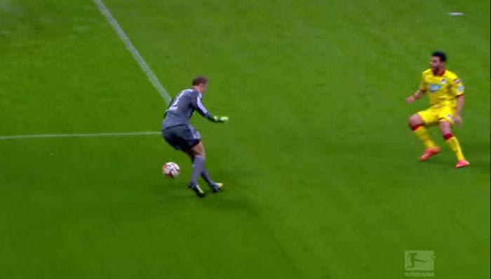 Ντρίμπλα αλά… Κρόιφ από τον Νόιερ (VIDEO)