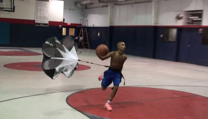 Ο 13χρονος “Μάικλ Τζόρνταν” (VIDEO)