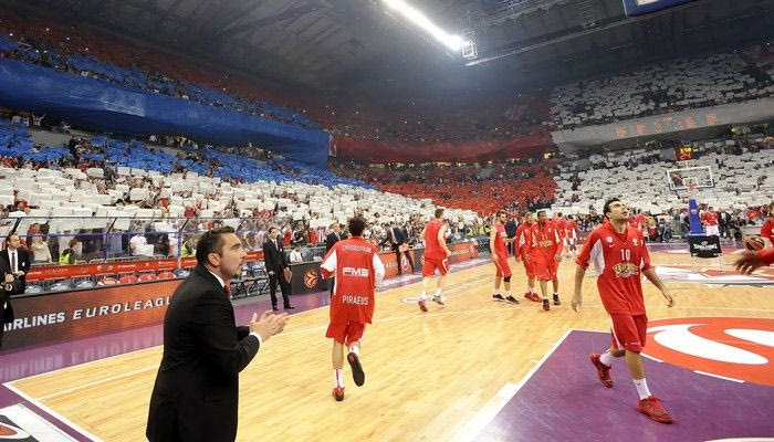 Αποθεώθηκαν οι “ερυθρόλευκοι” στο Βελιγράδι (VIDEO)
