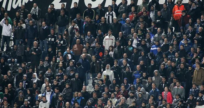 Πανό στη μνήμη του Ίβκοβιτς στη Θύρα 4