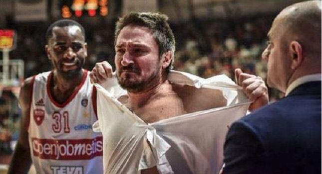 Βγήκε από τα ρούχα του ο Ποτσέκο! (VIDEO)