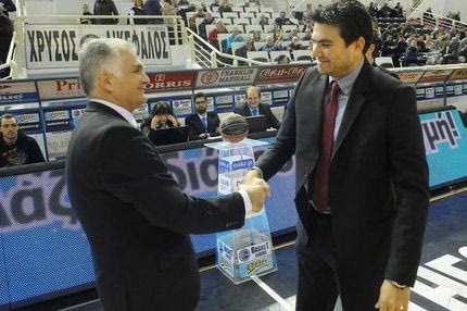 Η “ζεστή” υποδοχή στον Χάρη (VIDEOS)