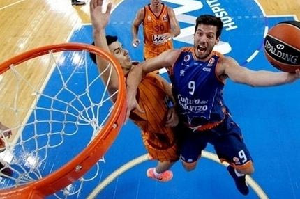Με Νέντοβιτς στο ΣΕΦ, πλήγμα με Βαν Ρόσομ