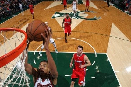 “Καθάρισε” και τους Κλίπερς ο Αντετοκούνμπο (VIDEO)