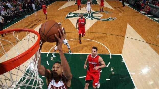 “Καθάρισε” και τους Κλίπερς ο Αντετοκούνμπο (VIDEO)