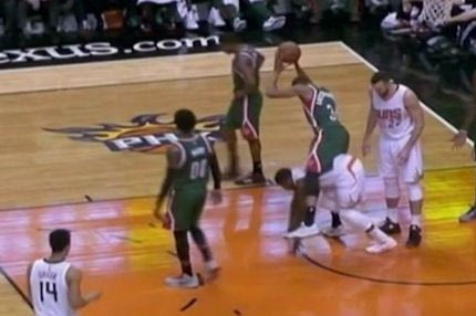 Έμπλεξε τα… μπούτια του ο Αντετοκούνμπο (VIDEO)