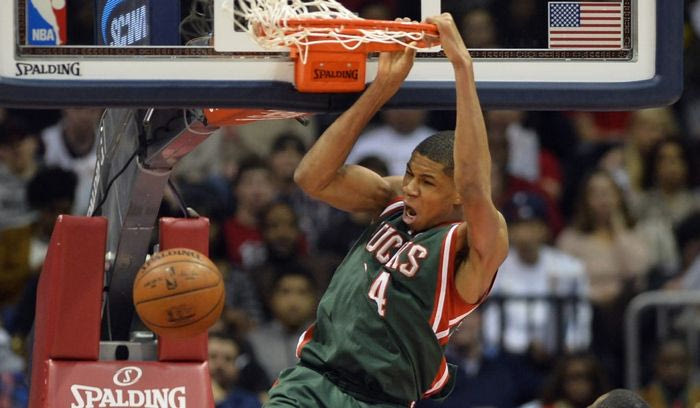 Επιβλητικοί οι Μπακς, καλός ο Αντετοκούνμπο