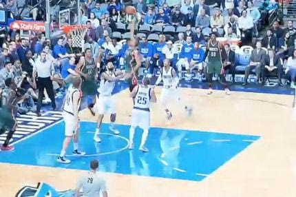 Στο Top-10 ο Αντετοκούνμπο με κάρφωμα Air Jordan (VIDEO)