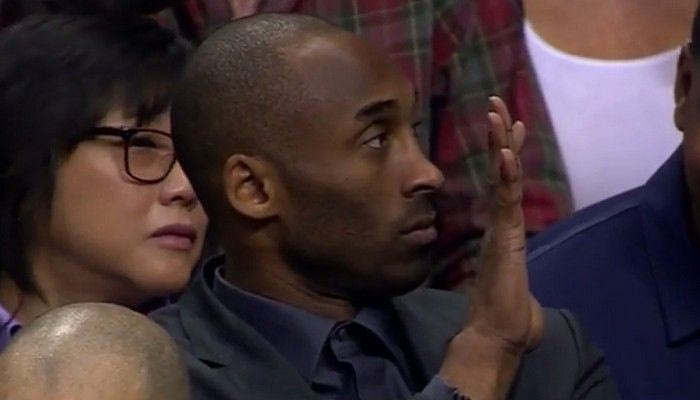 Η ΕΠΙΚΗ αντίδραση του Μπράιαντ σε οπαδό των Μαβς (VIDEO)