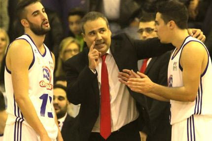 Φλεβαράκης: “Ομαδικό πνεύμα”. Σάκοτα: “Χάσαμε μόνοι μας”