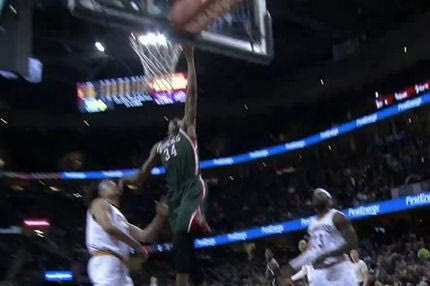 Κάνε στην άκρη ΛεΜπρόν, περνάει ο Αντετοκούνμπο (VIDEO)