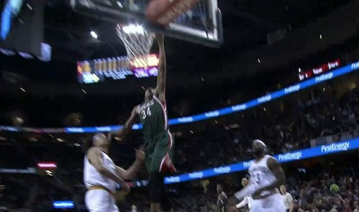 Κάνε στην άκρη ΛεΜπρόν, περνάει ο Αντετοκούνμπο (VIDEO)