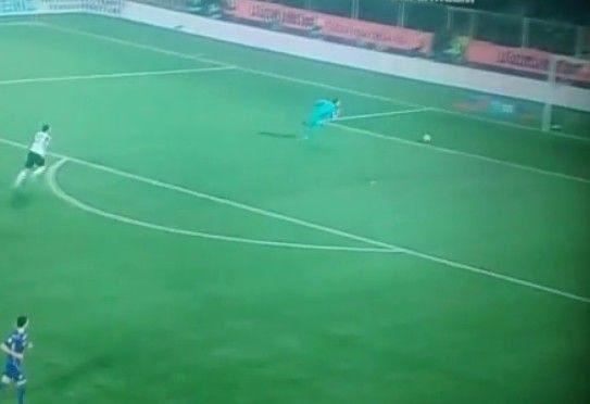 Σπάνια γκάφα του Νέτο (VIDEO)