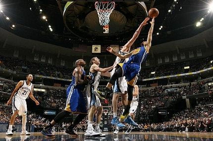 Οι Γκρίζλις σταμάτησαν το σερί των Γουόριορς, βοήθησε ο Κουφός