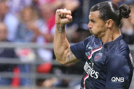 Ο Ζλάταν δεν ανταλλάσσει φανέλα, τη χαρίζει (VIDEO)