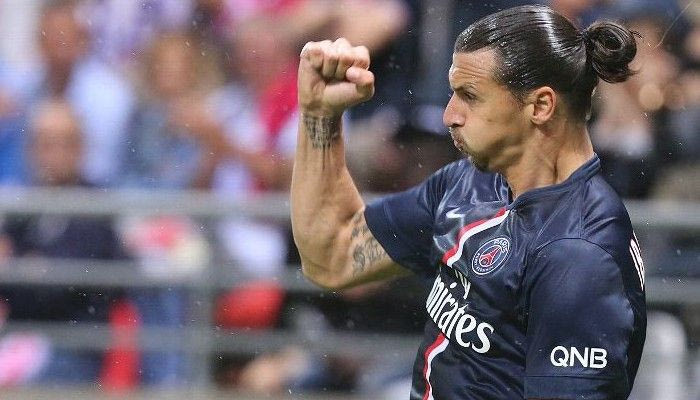 Ο Ζλάταν δεν ανταλλάσσει φανέλα, τη χαρίζει (VIDEO)