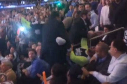 Έβγαλαν… σηκωτό από το γήπεδο άνθρωπο με αναπηρία (VIDEO)