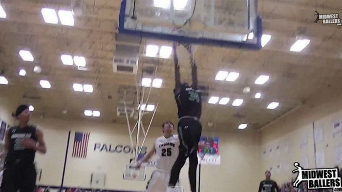 Καταπληκτικό κάρφωμα από τον 16χρονο Κώστα Αντετοκούνμπο (VIDEO)