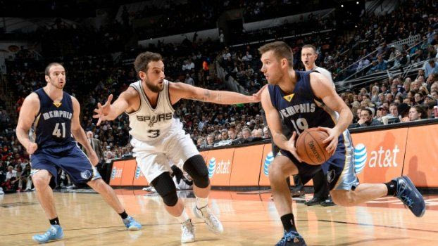 Σούπερ ο Κουφός στη νίκη επί των Σπερς