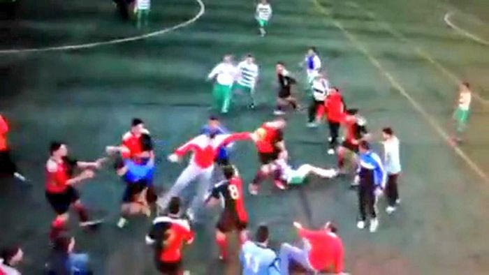 Πολύ ξύλο σε τοπικό στην Ισπανία (VIDEO)